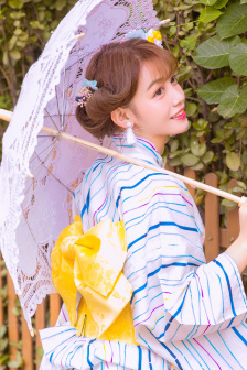 《下雨天老师和学生被困在》